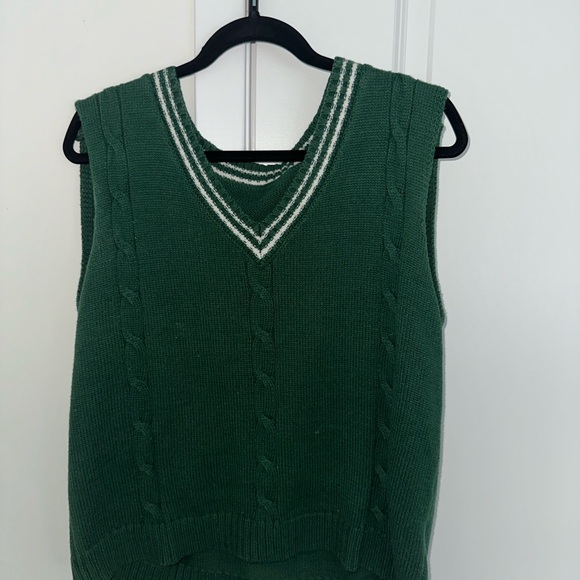 🍃 Forest Green Cable Knit Sweater Vest | Preppy V-Neck Knit - Picture 3 of 4
